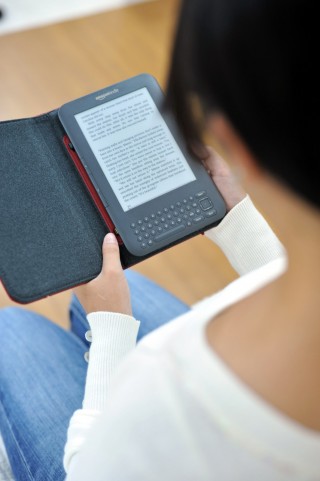 電子書籍を読む人